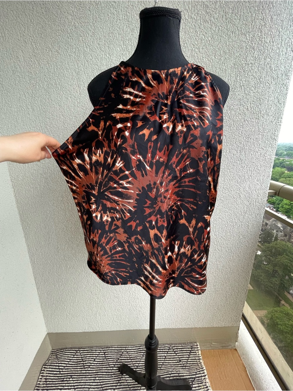 Sleeveless Tie-Dye Print Shell Halter Top - Black & Rust, bias-cut